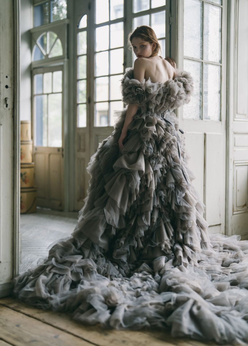 新作衣装コレクション〈Lodi〉