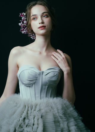 新作衣装コレクション〈Esme (GR)〉