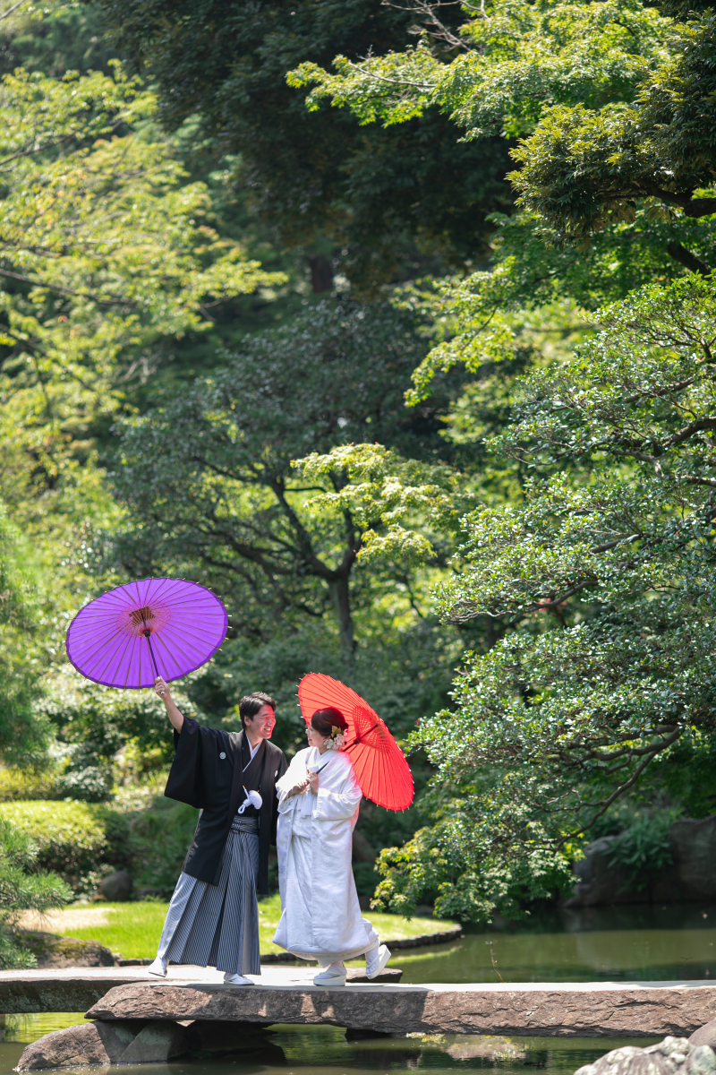 白無垢がぴったりな日本庭園で