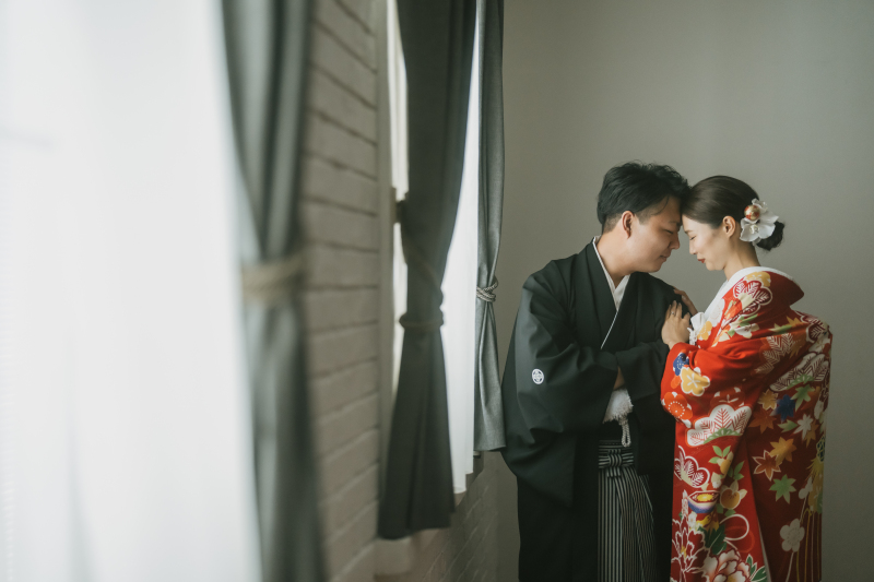 おでこを合わせて