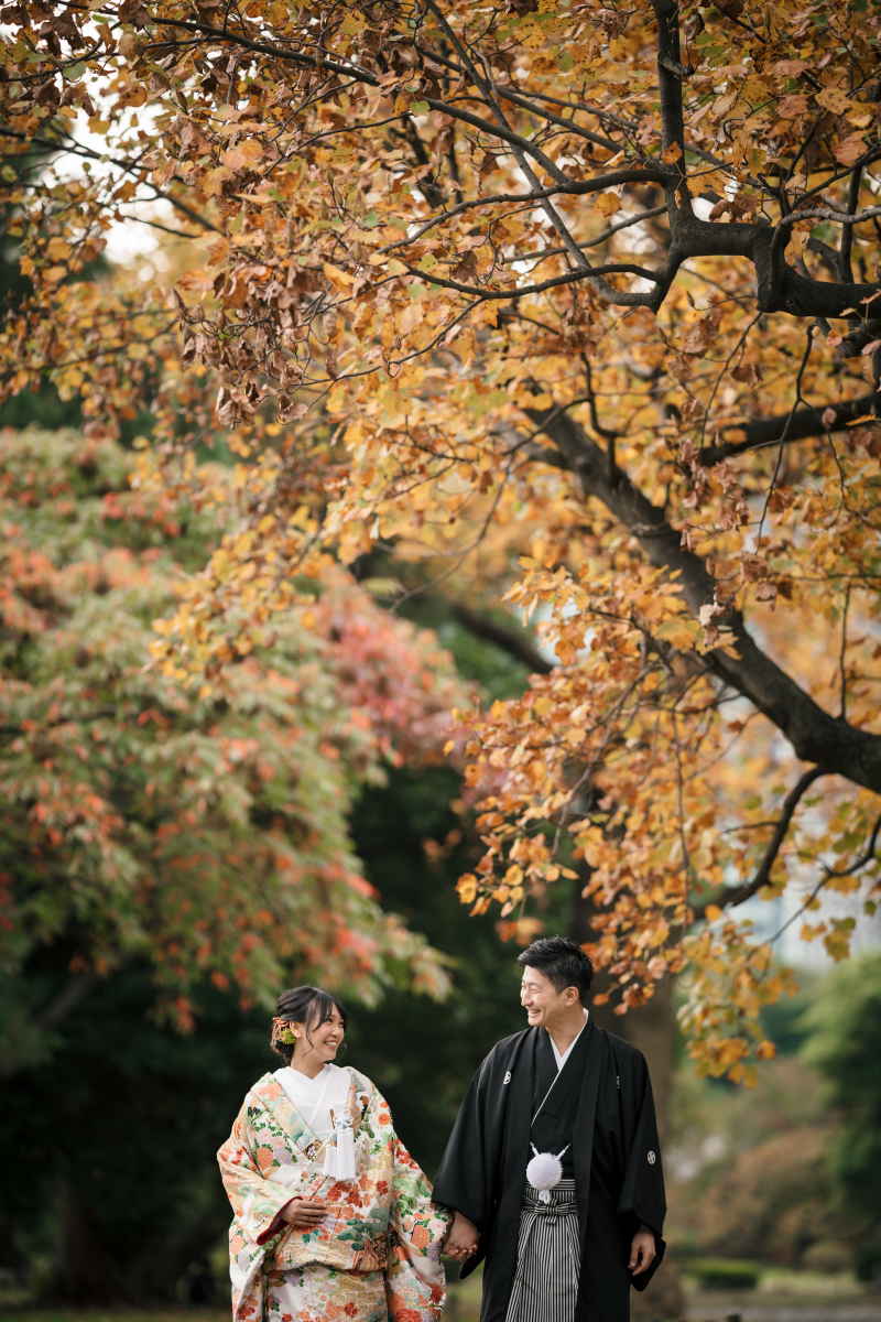 秋らし紅葉の下で