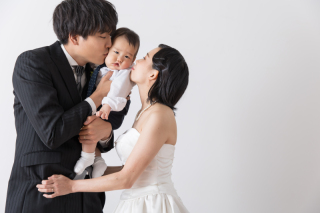 スタジオでお子様と一緒に（洋装スタジオ撮影）