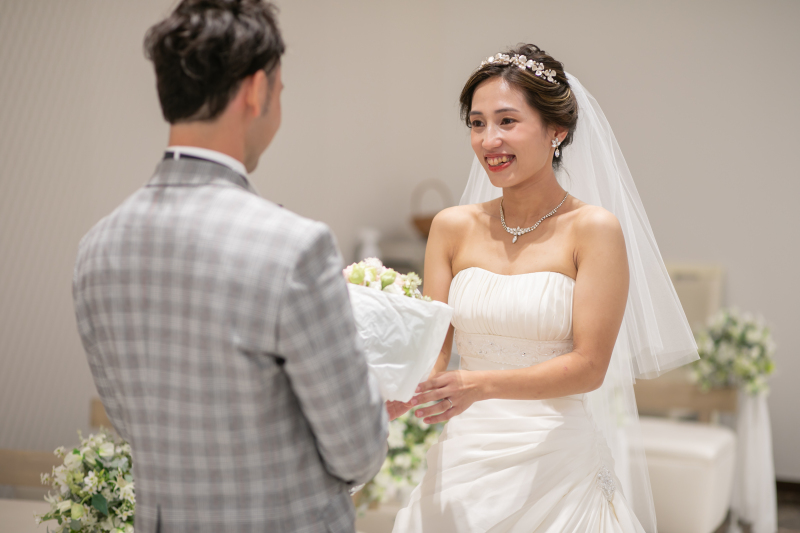 新郎様からブーケとともに