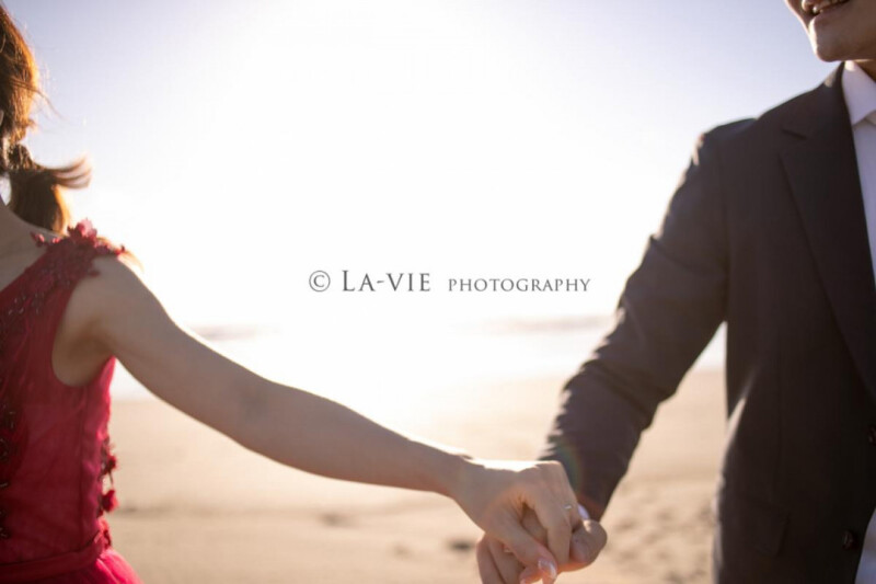 手を繋いでみたり