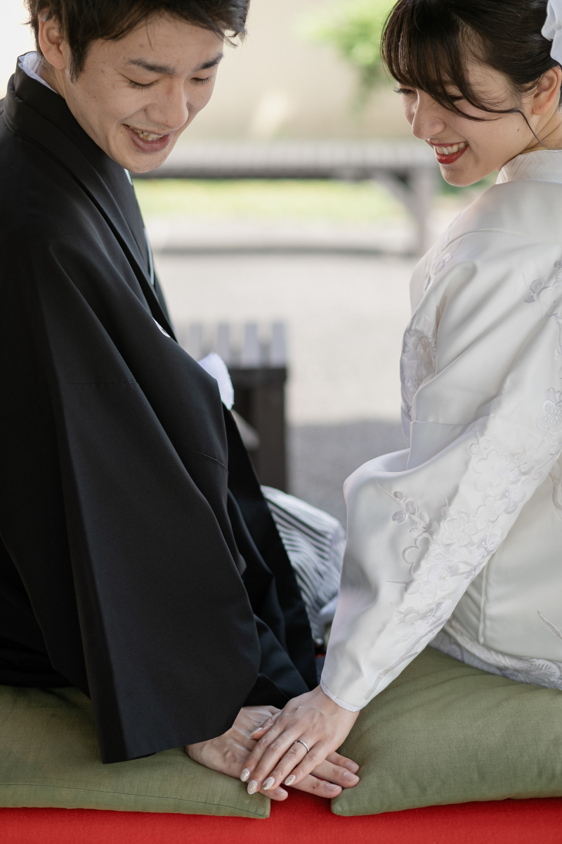 手と手を合わせて