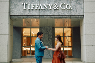 秋色の写真を残す東京駅ロケ（洋装ロケーション撮影）