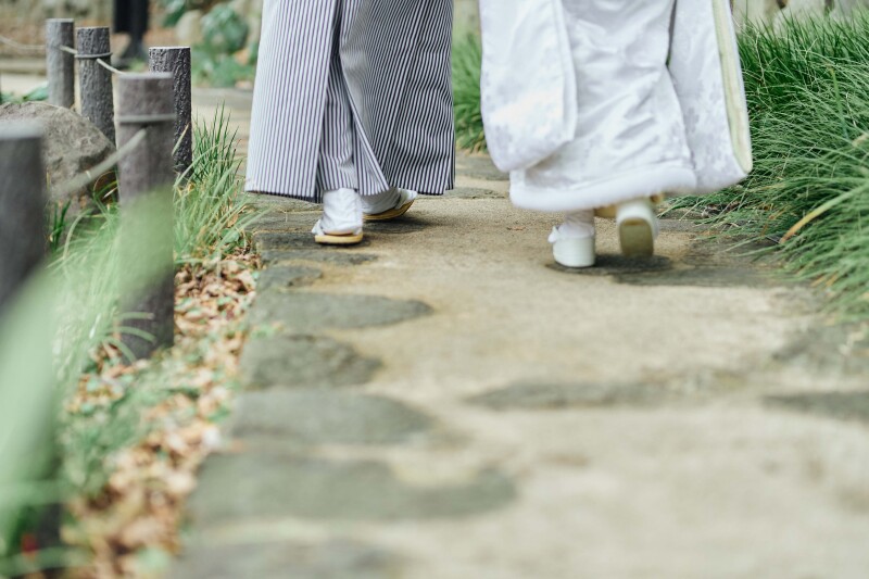 後ろから足元ショットを