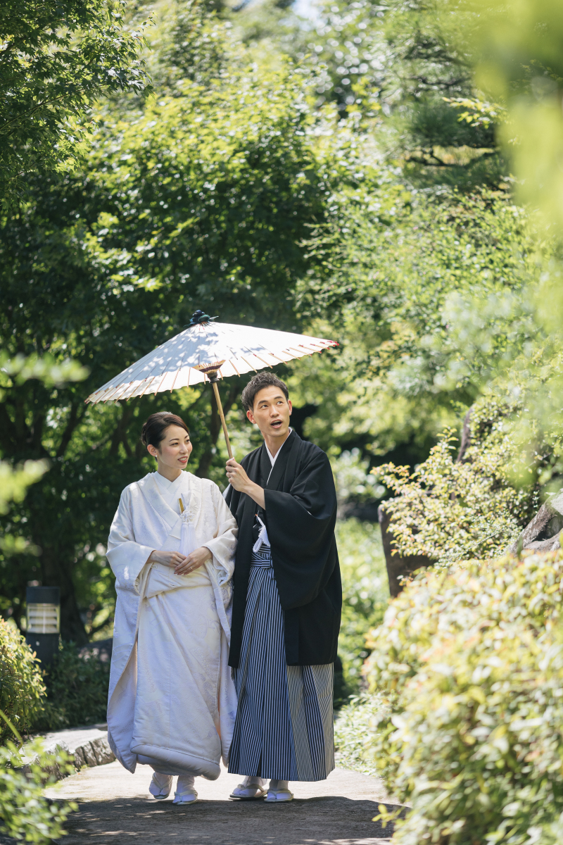 庭園内を歩いて