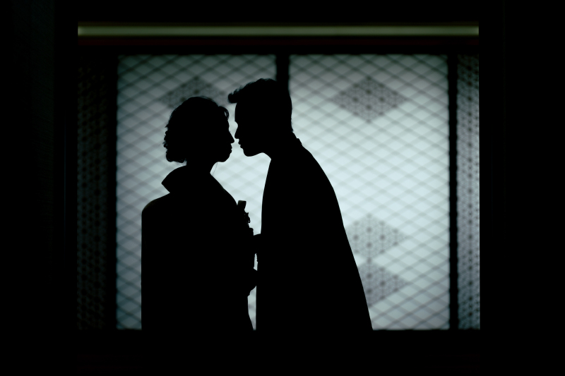 繊細な障子の装飾が映えるシルエットフォトも