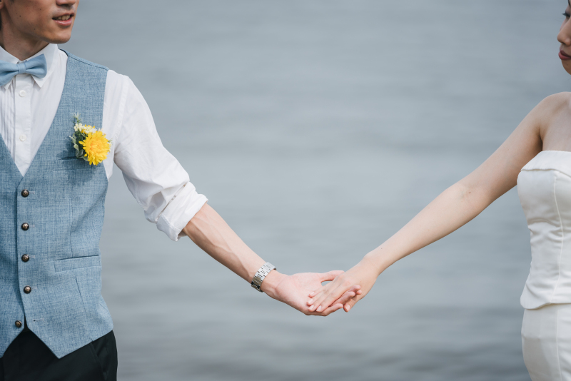 手繋ぎショットも