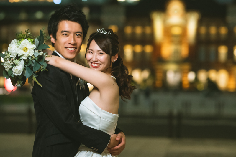 ライトアップした東京駅と