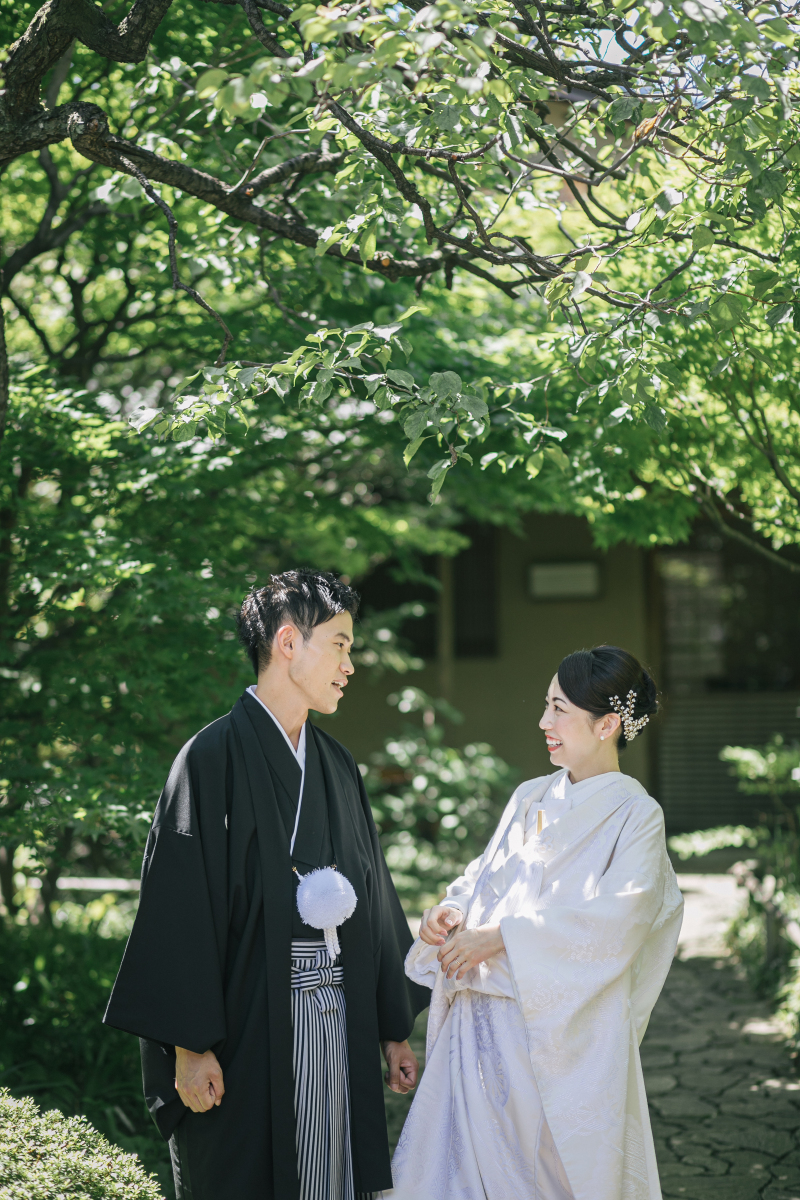 木漏れ日の下で