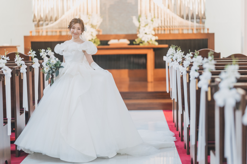 ドレス姿引き立つソロショット