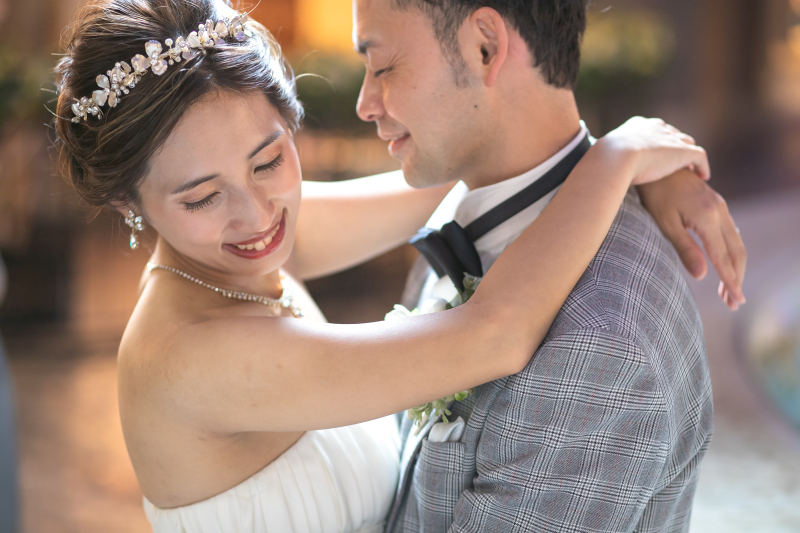 ロマンチックなポージングで