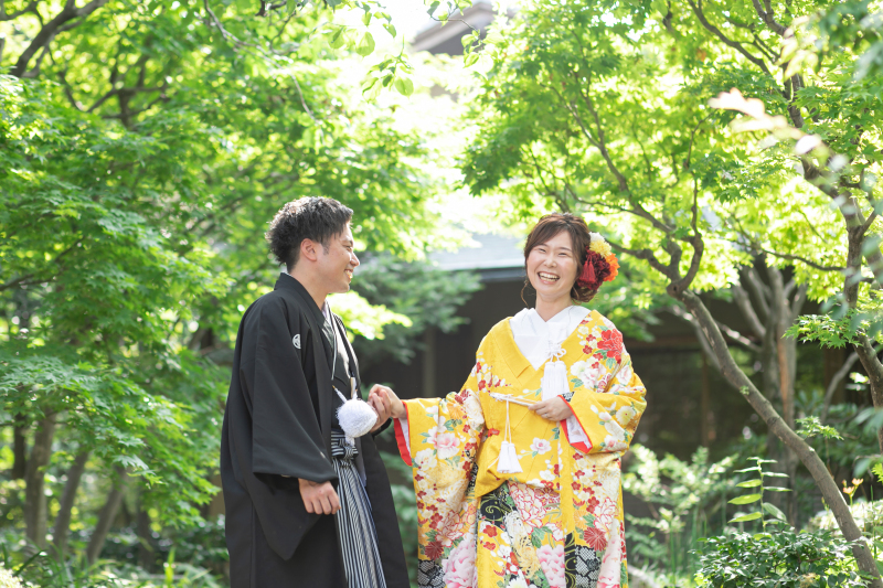 新緑が美しい庭園で