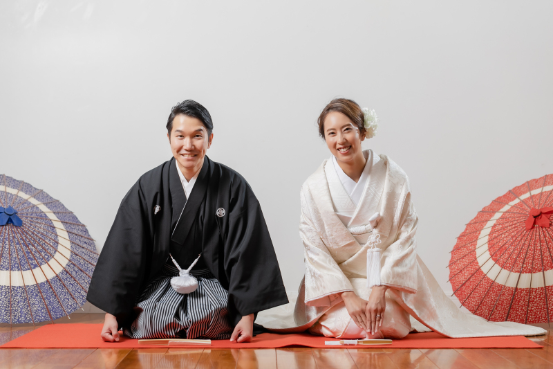 正座で並んでみたり