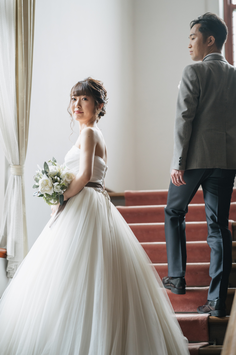 真紅の絨毯が印象的な階段で