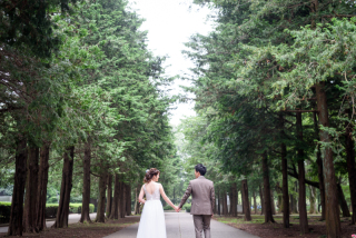 緑あふれる公園で