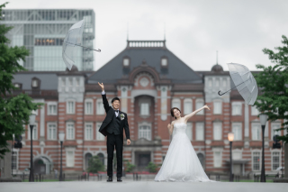 雨の日も楽しんで（洋和装各1着 ロケーション撮影）