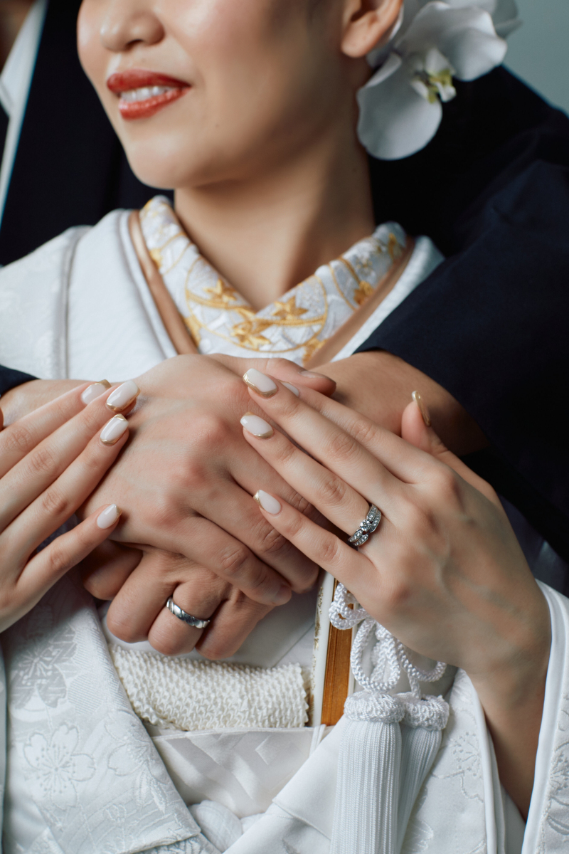 おふたりの指輪が主役の手元ショットも