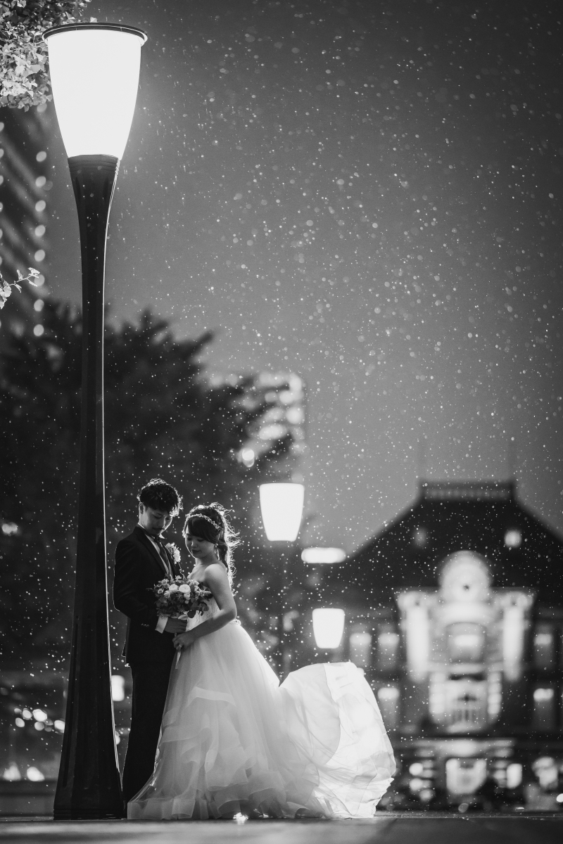 まるで雪のような幻想的なモノクロ写真