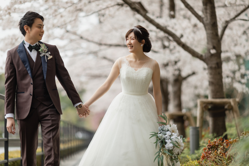 桜を楽しむ洋装ロケ撮影