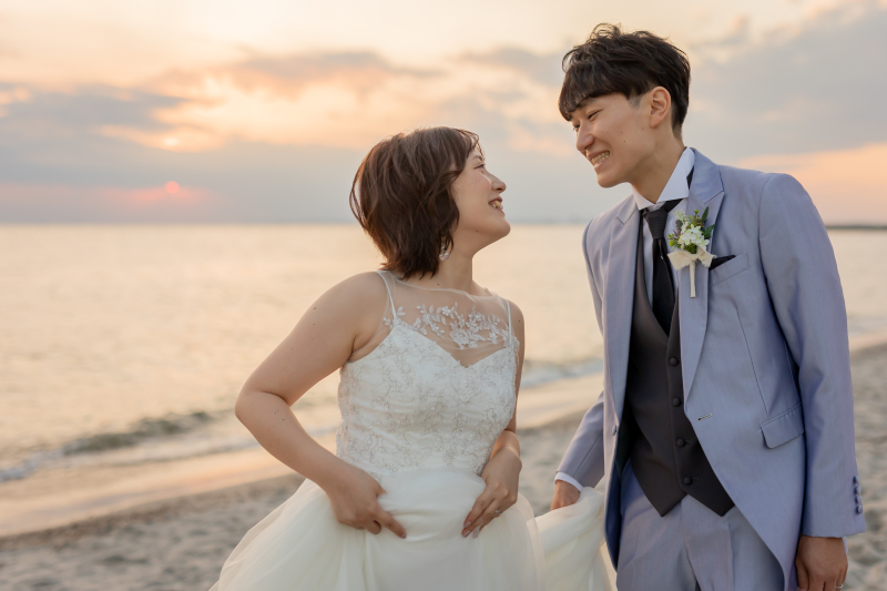 夕焼けと海と笑顔