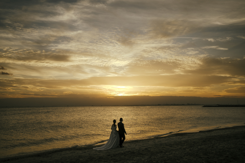 夕日と海とふたり