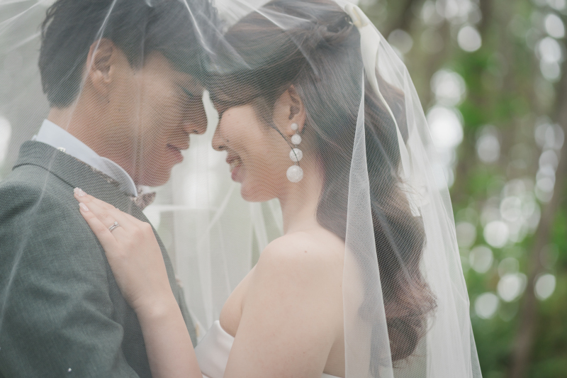 ベールに包まれて