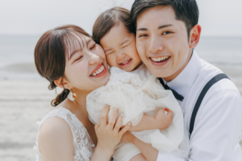 【家族と一緒に撮影】ロケーションフォト(洋装1着+新婦ヘアメイク+全データ)