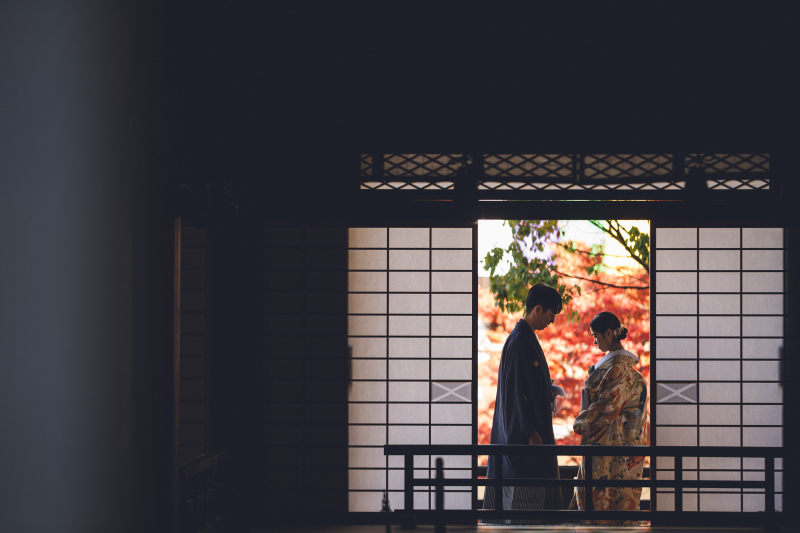 厳かな雰囲気で