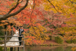 ドレスで秋の紅葉撮影