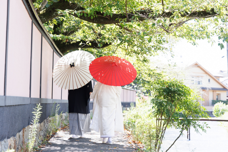 手を取りながら