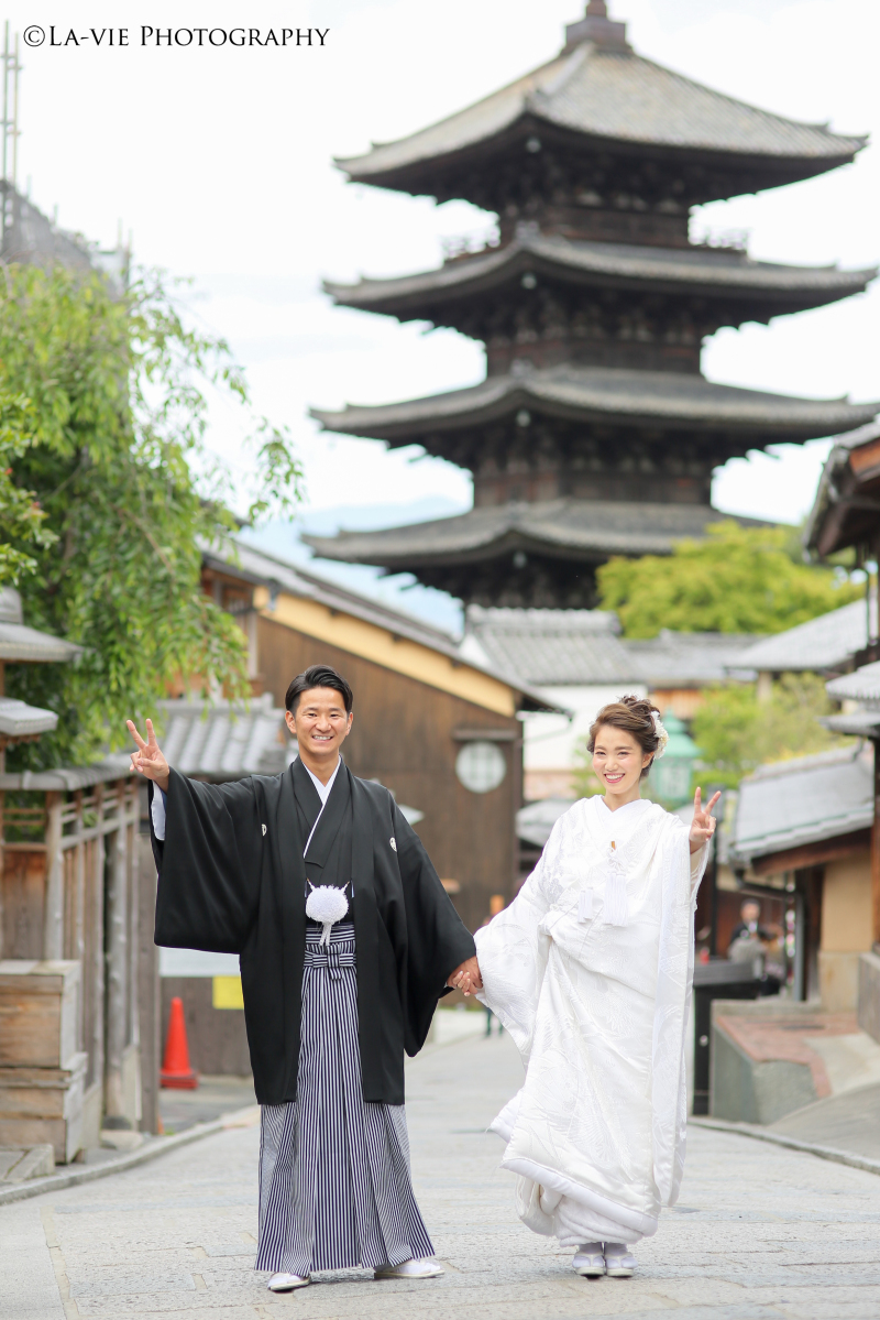 八坂の塔をバックに...