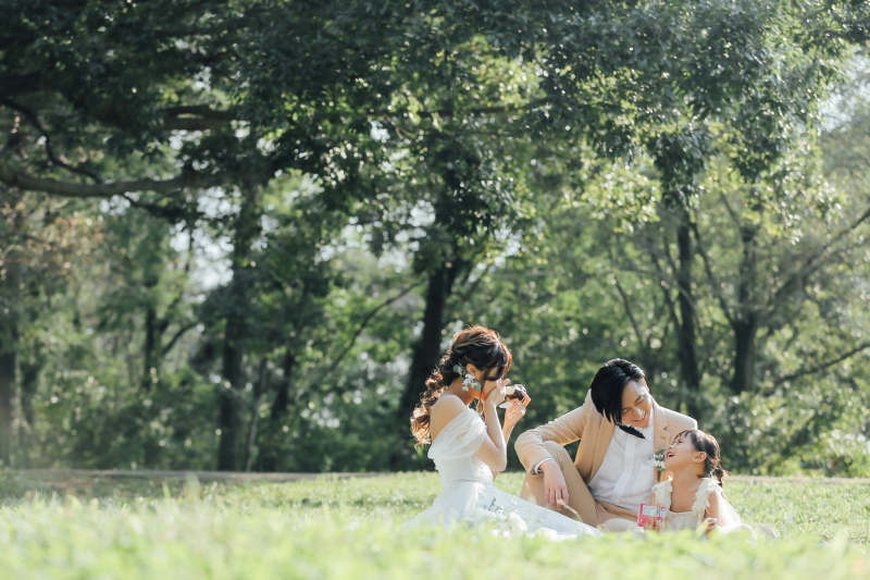 【家族と一緒に撮影】ロケーションフォト(洋装1着+新婦ヘアメイク+全データ)