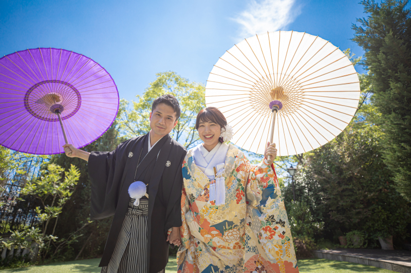 輝く青空の下で