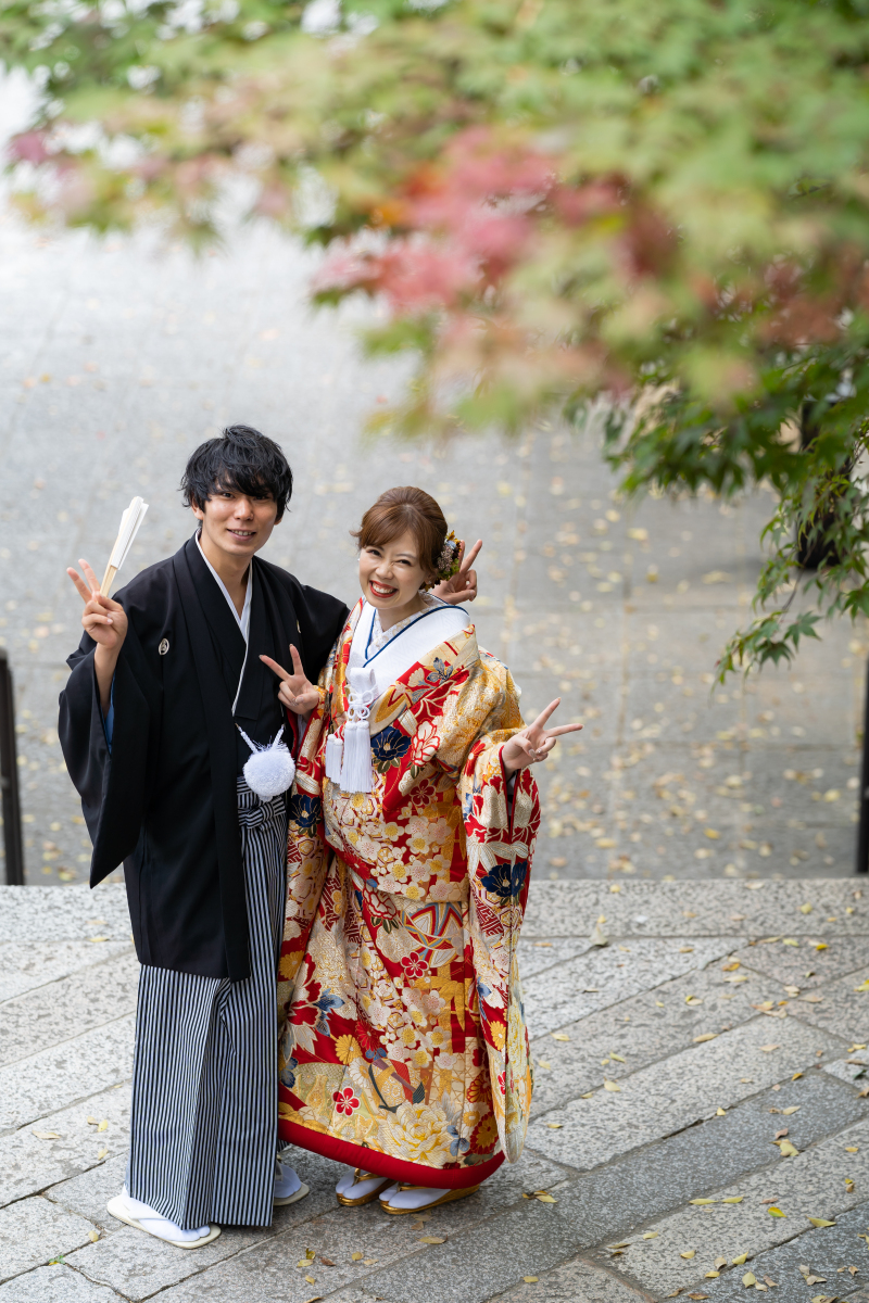 写真に向かってピース！