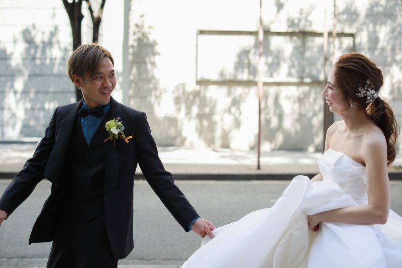 新婦様の手を引いて・・・