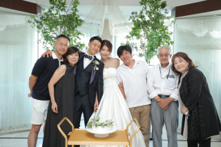 おふたりだけでなくご家族ともチャペルでお写真を