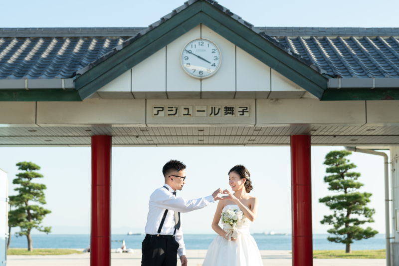 お2人と海と