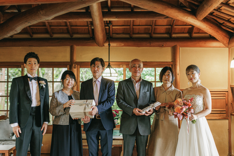 【フォト会食】チャペル+会食(新婦衣装2着・会食(6名分)・全データ)お披露目と感謝の気持ちを伝える、新しいお祝いスタイル