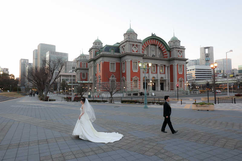 中央公会堂をバックに