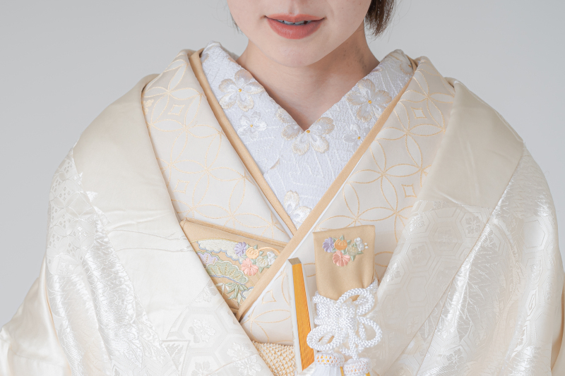 ラヴィファクトリー大阪店_白無垢が豊富