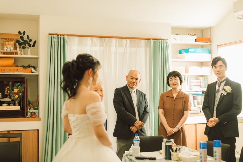 【家族と一緒に撮影】ロケーションフォト(洋装1着+新婦ヘアメイク+全データ)