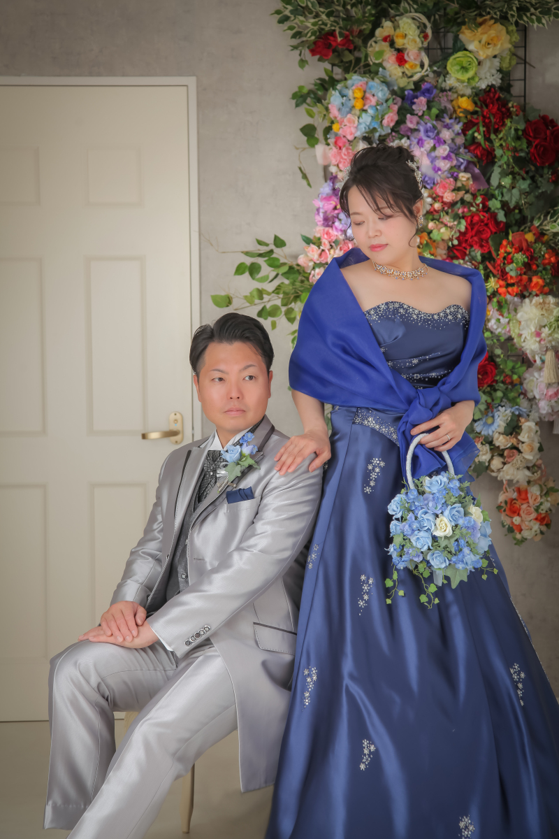 カラードレスはクールに