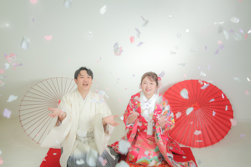 最後は紙吹雪で