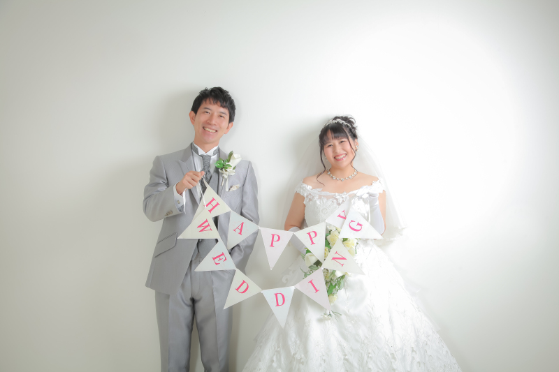 ガーランドとシンプルな背景で〜