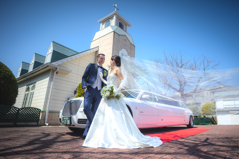 チャペルまでリムジンで送迎