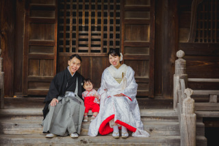 弾ける笑顔が潤いもたらす歴史と色彩豊かな和式フォト