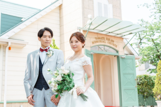 異国情緒ある山手の教会で光あふれるブライダルフォト